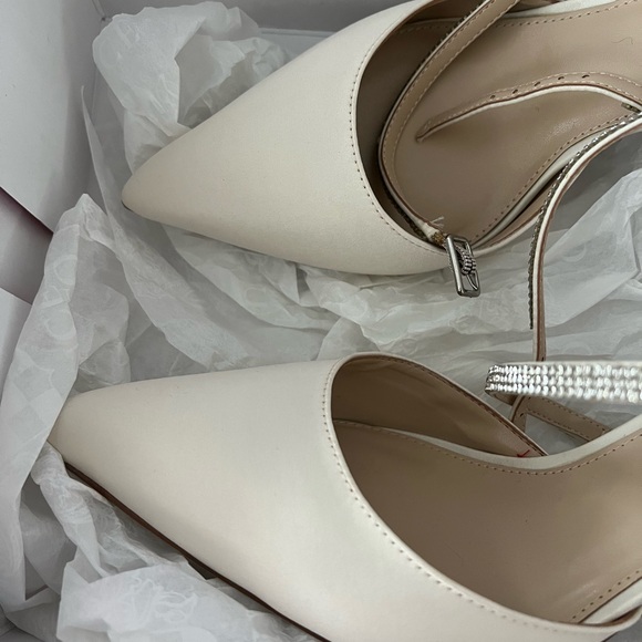 Vince Camuto Women's ketrinda White milk satin Heels size 8 - Picture 3 of 6